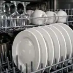 hemligheterna-till-perfekt-rena-diskar-i-diskmaskinen-utan-vita-avlagringar.png